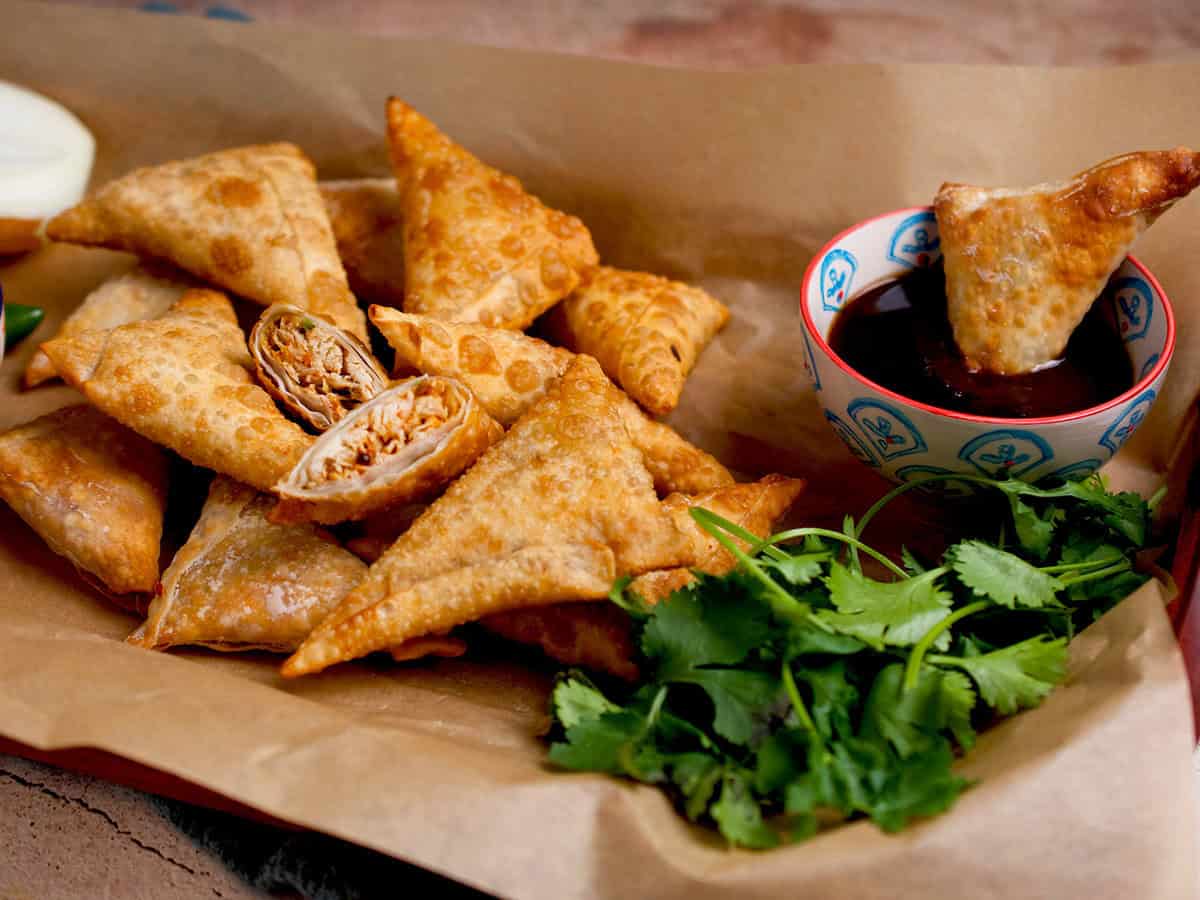 Chicken Samosa (Per Dozen)